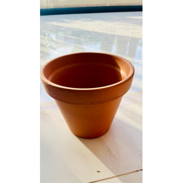 Clay plant pot 